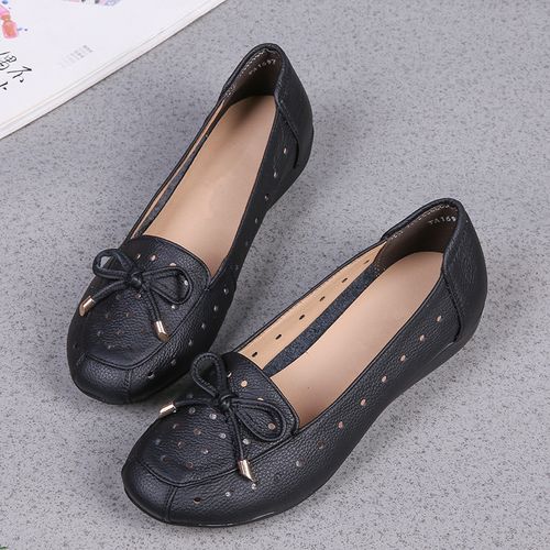 夏季热天穿的中年妇女眞皮妈妈鞋单鞋平跟皮鞋中老年人镂空中年女士